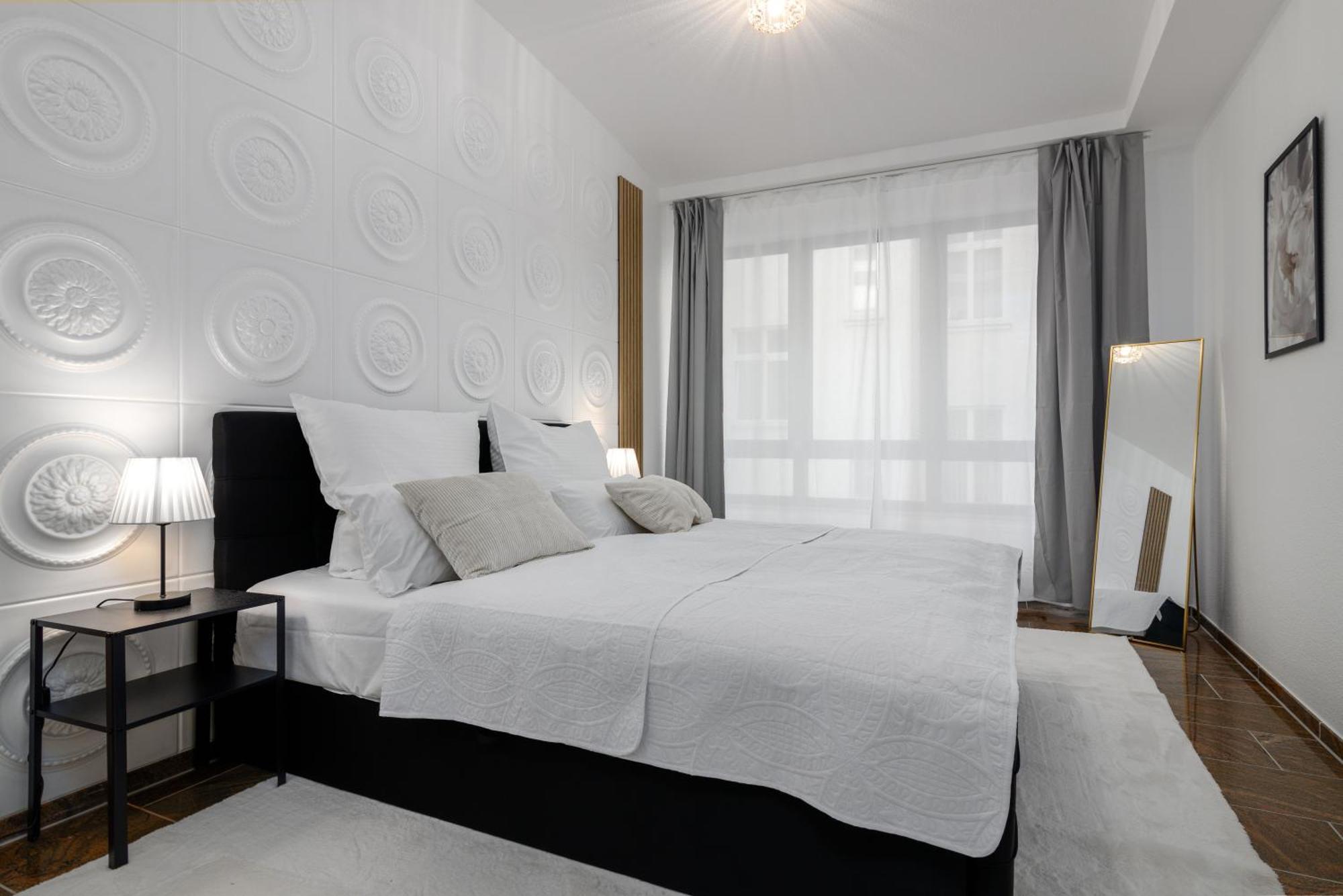 Highlife Apartment One Wiesbaden Wilhelmstrasse Buitenkant foto